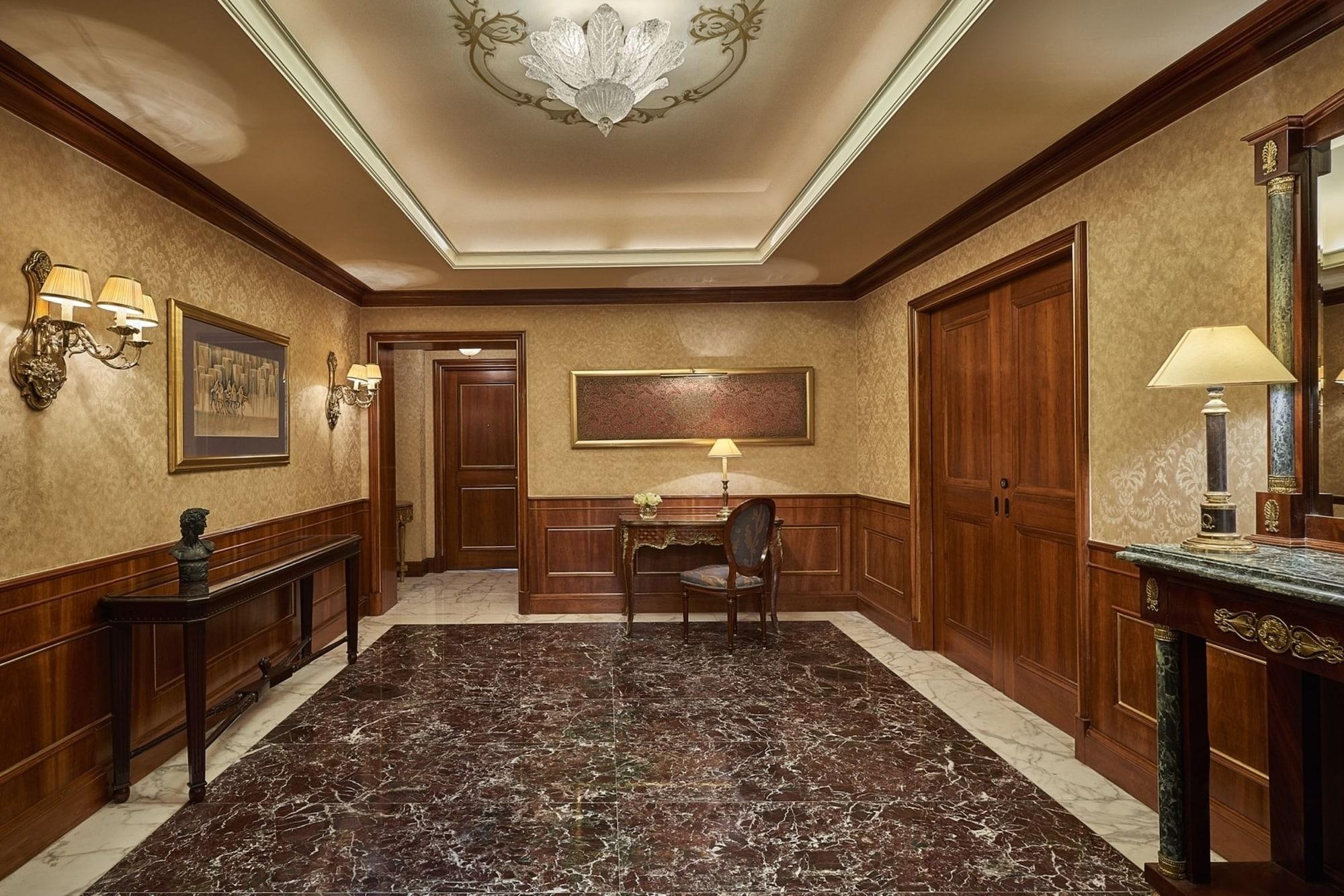 포 시즌 카이로 앳 더 퍼스트 레지던스 기자 외부 사진 A typical hotel lobby