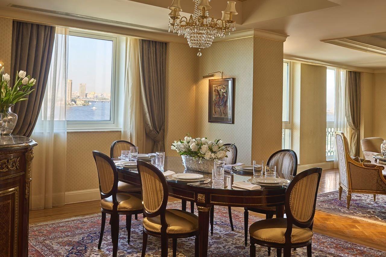 포 시즌 카이로 앳 더 퍼스트 레지던스 기자 외부 사진 A dining room in a suite at the Four Seasons Hotel, Cairo