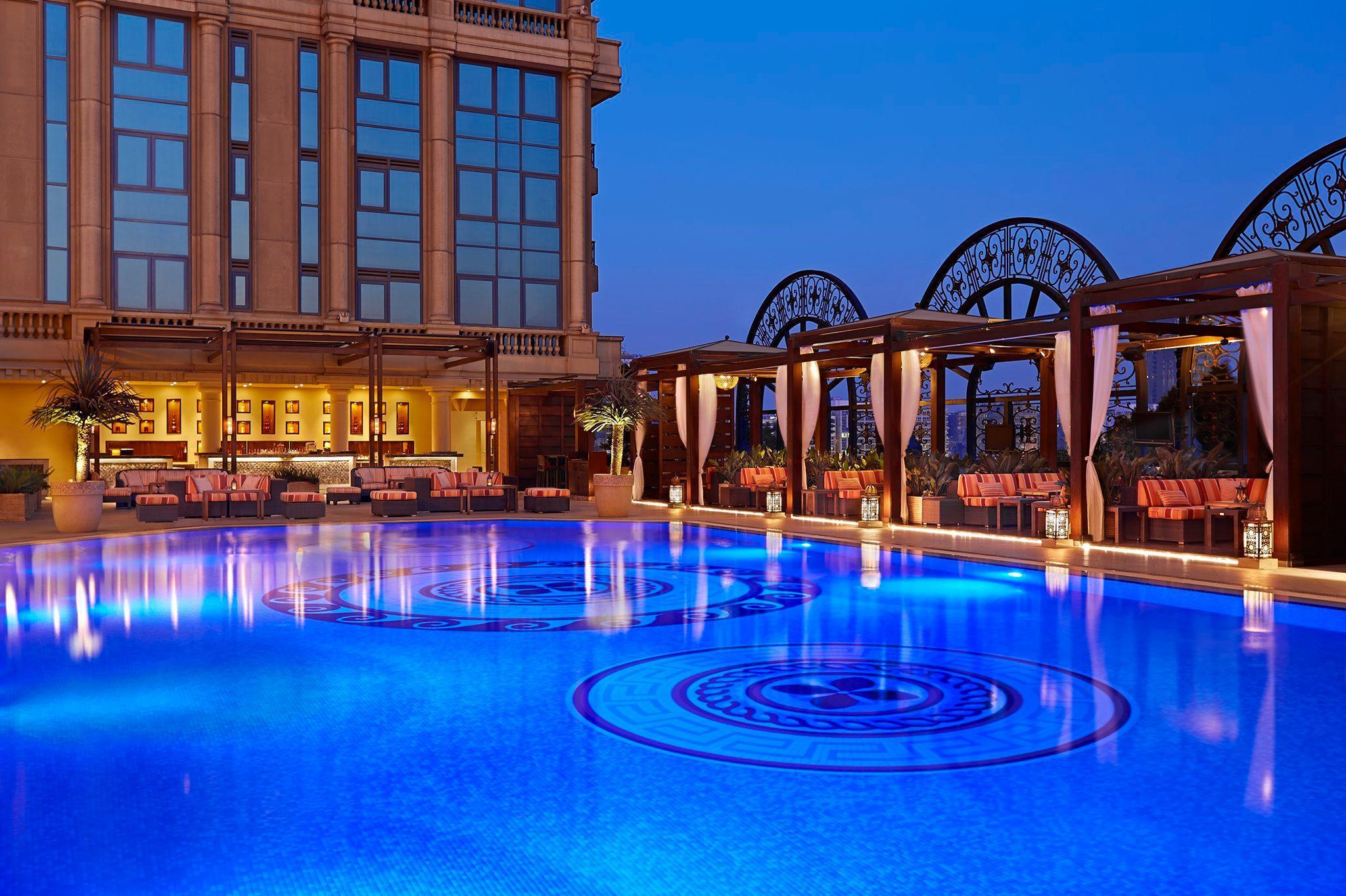 포 시즌 카이로 앳 더 퍼스트 레지던스 기자 외부 사진 The pool at the St. Regis Dubai