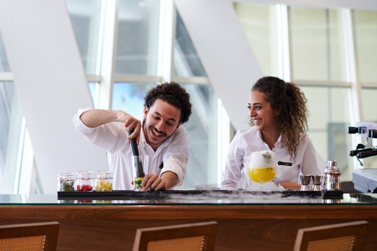 포 시즌 카이로 앳 더 퍼스트 레지던스 기자 외부 사진 Students at the University of Gastronomic Tourism