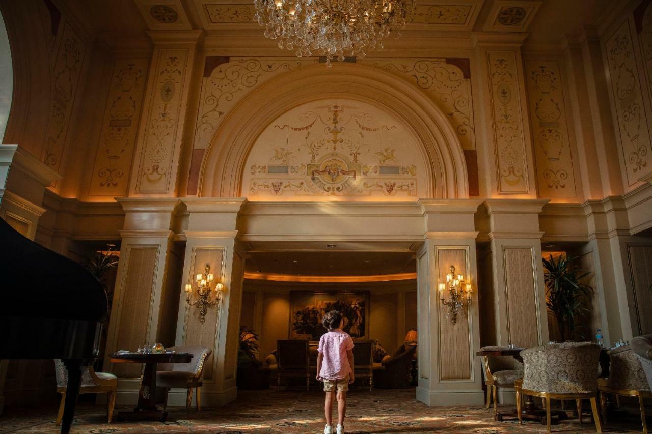 포 시즌 카이로 앳 더 퍼스트 레지던스 기자 외부 사진 The lobby of the Four Seasons Hotel
